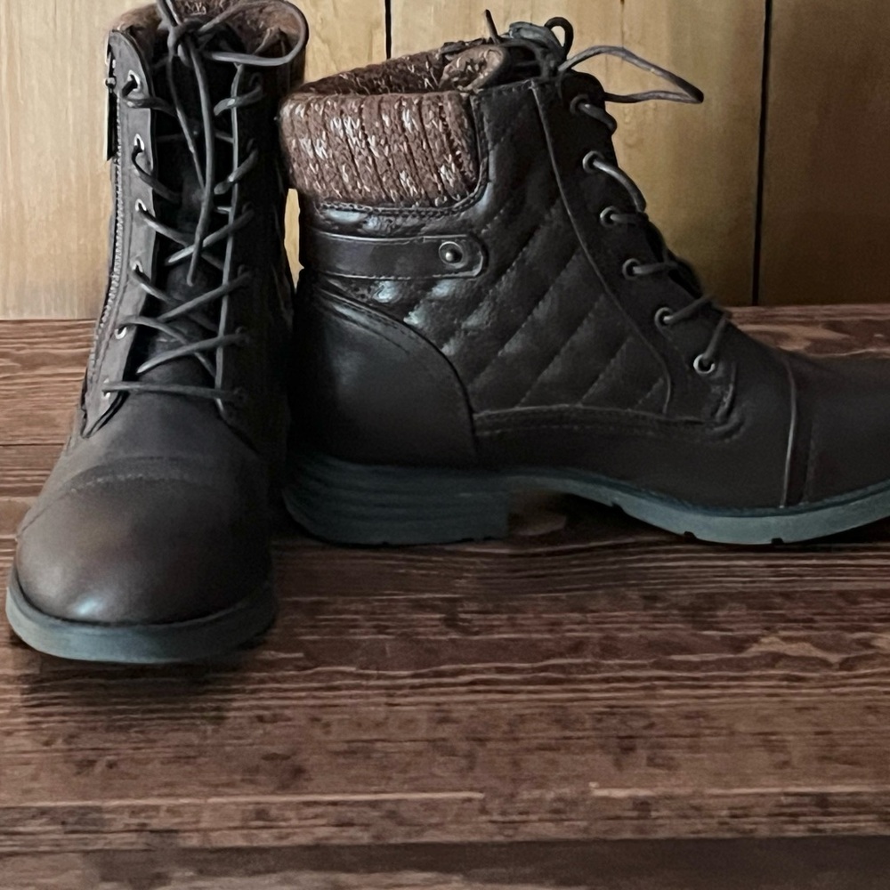 Women’s Dark Brown Lace-Up Boots Size 10